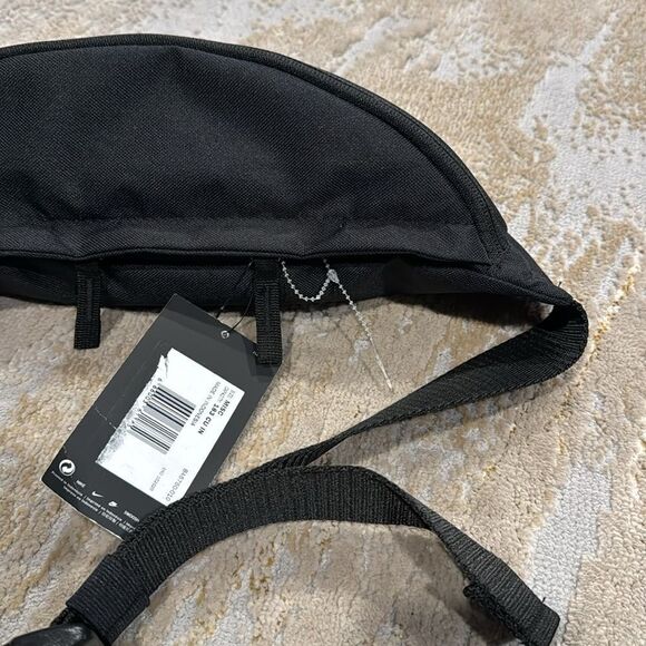 Nike Sportswear Heritage Hip Pack Logo Black
Streetwear,
New Fanny pack - Picture 5 of 9